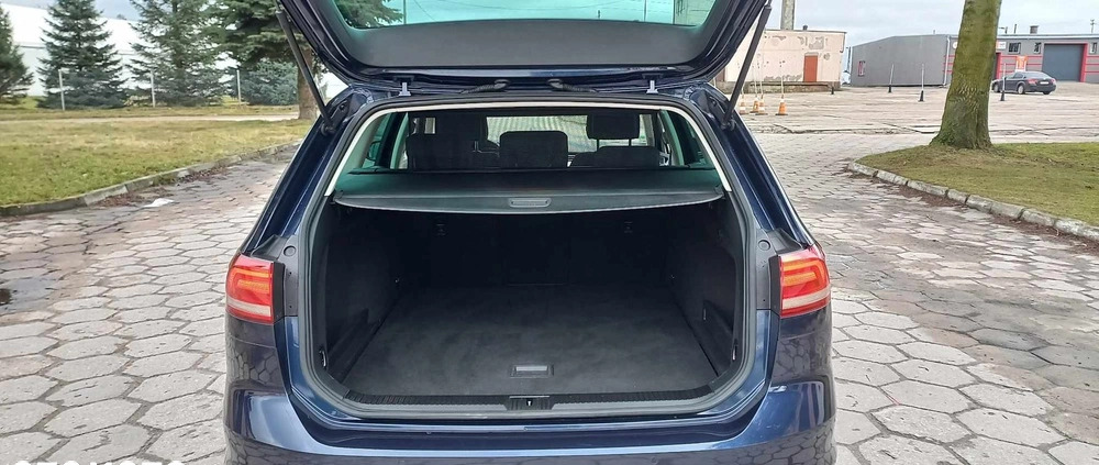Volkswagen Passat cena 57800 przebieg: 232000, rok produkcji 2017 z Lubawa małe 596
